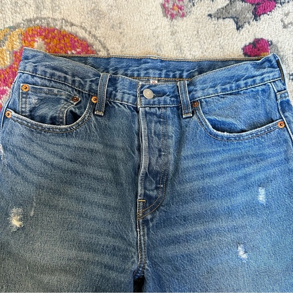 Red Line Selvedge Levi’s Icon Distressed Wedgie Fit Jean - Picture 3 of 16